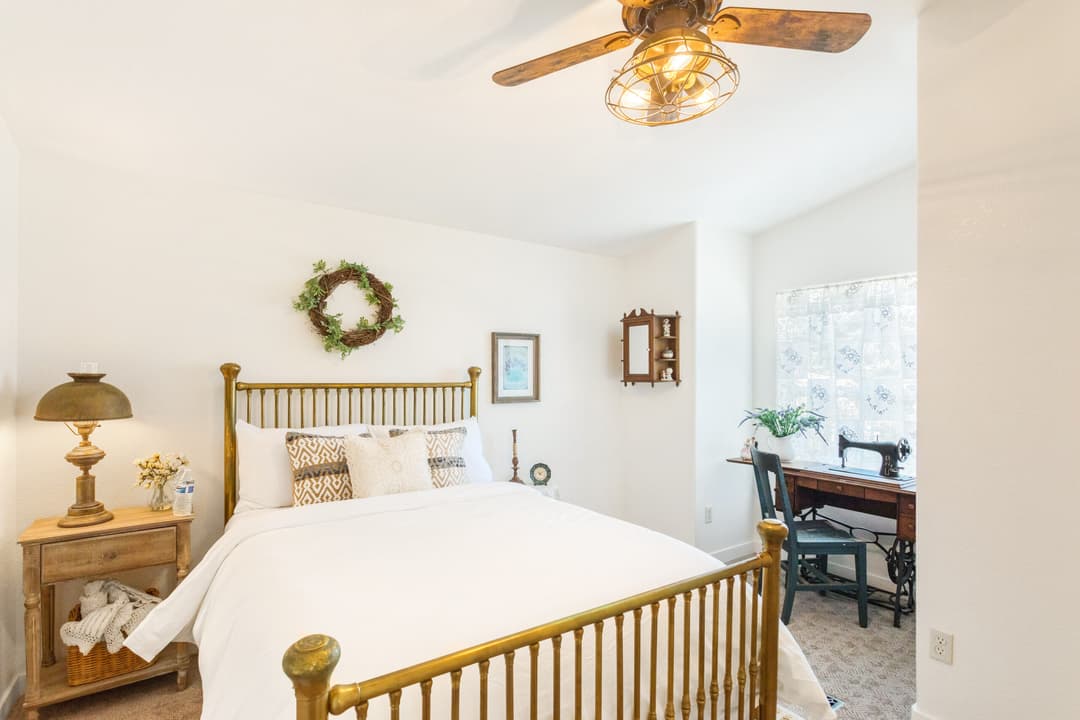 Guest House Guest Room 1 with Queen Bed